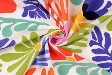 Viskose Webware mit Blumen, bunt, 0,5 m